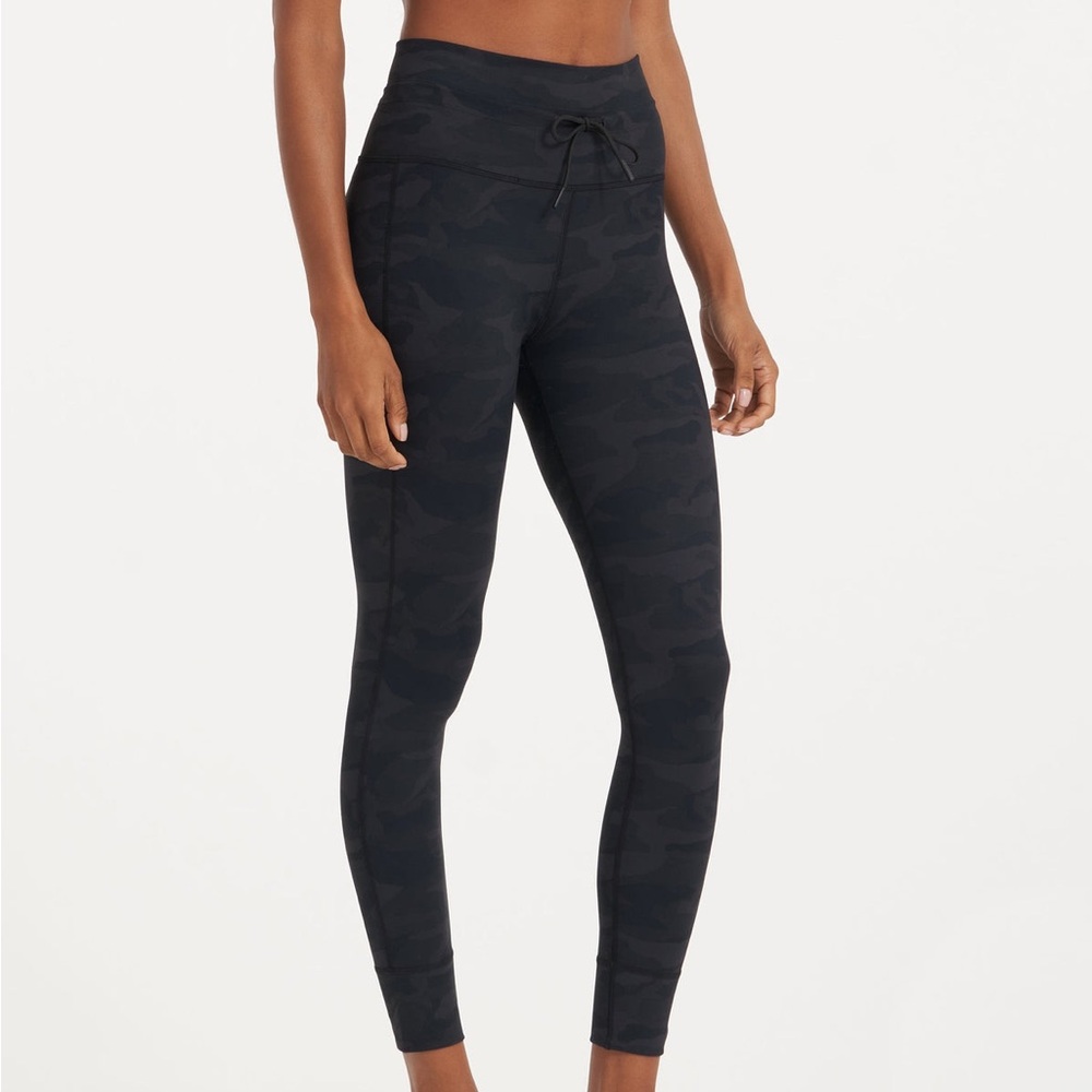 Vuori Daily Legging Black Camo